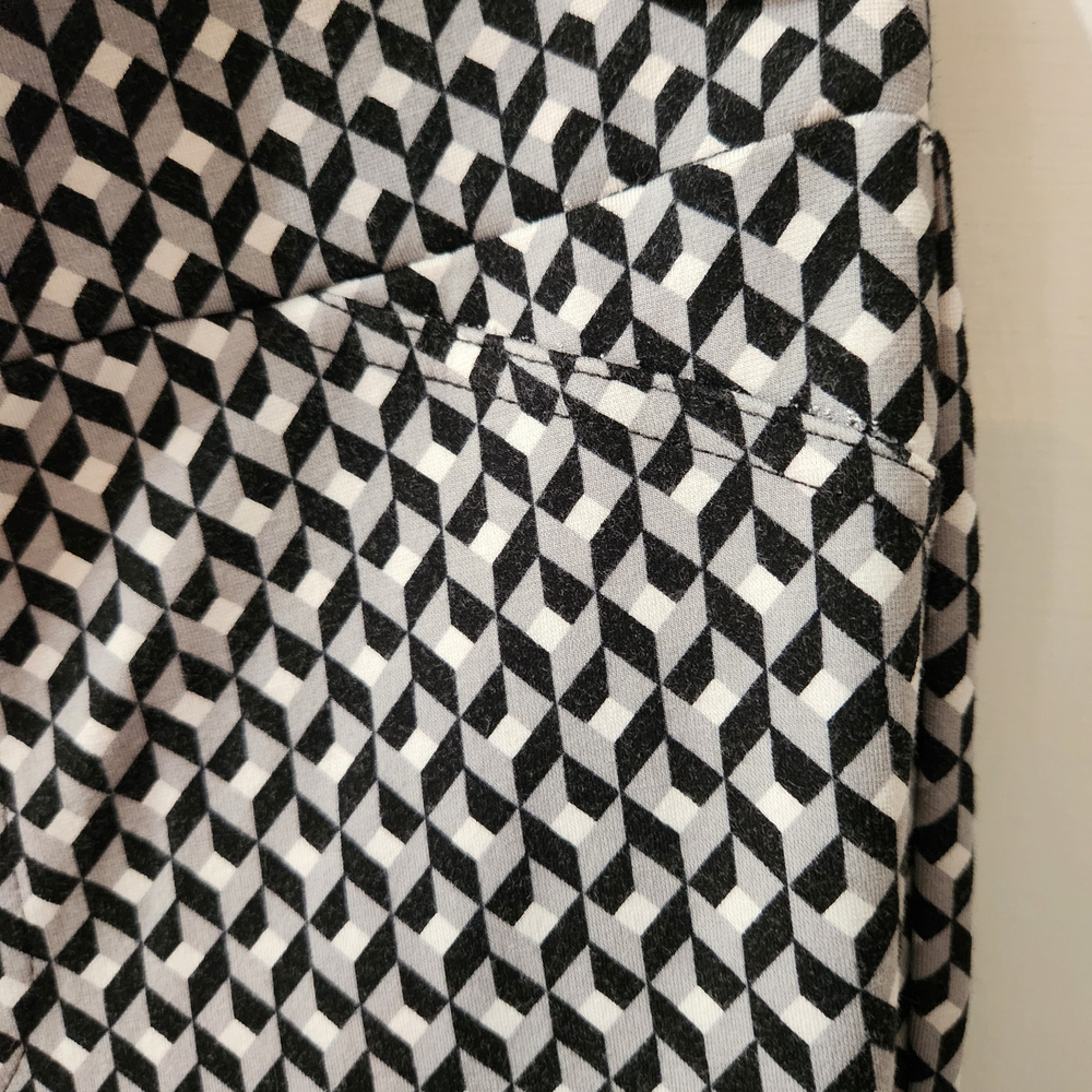 Michael Kors Black and White Geometric Stretch Pants - Picture 4 of 5